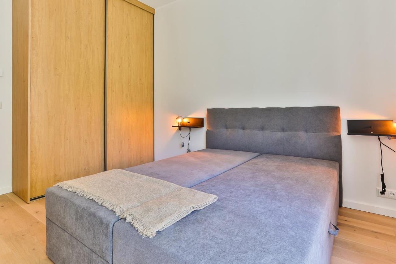 Dream - Modern In Centre *